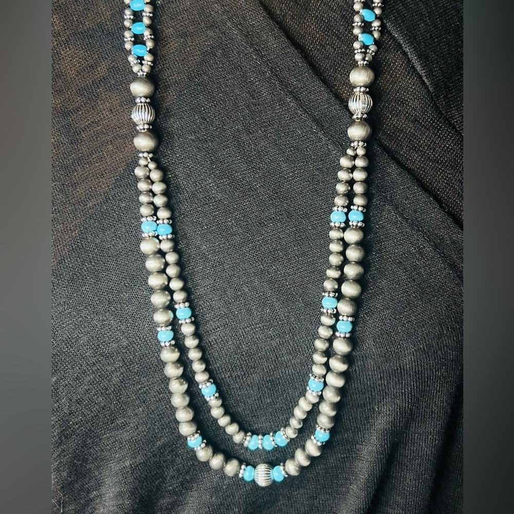 Silver & Turquoise colored Beaded Necklace - Picture 3 of 4